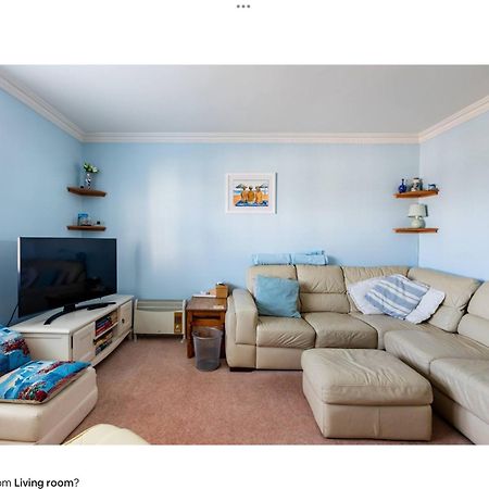 2 Bedrooms Apartment With Free Parking Лэнсинг Экстерьер фото